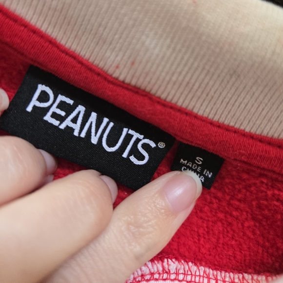 💛 2 For $15 (If Under 5 Lbs) Peanuts Red and White Sweater with Snoopy Design - Picture 2 of 3